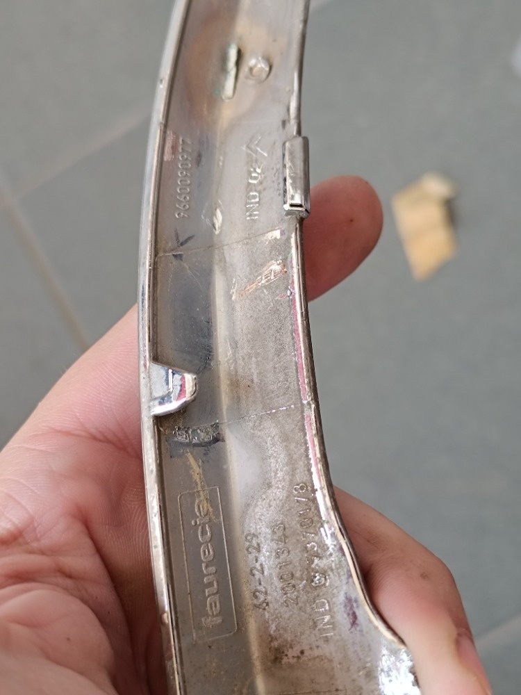 Chromovaná lišta zadního nárazníku - 4