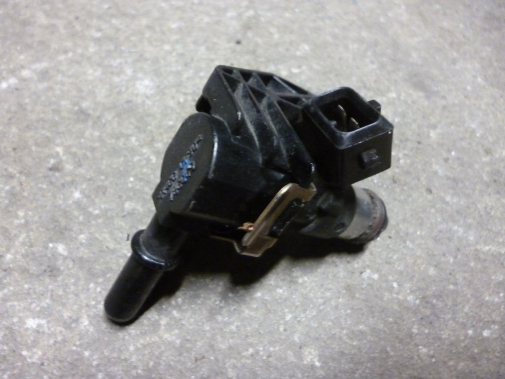 Peugeot Metropolis 400i. Vstřikovač. Od 2013 - 4