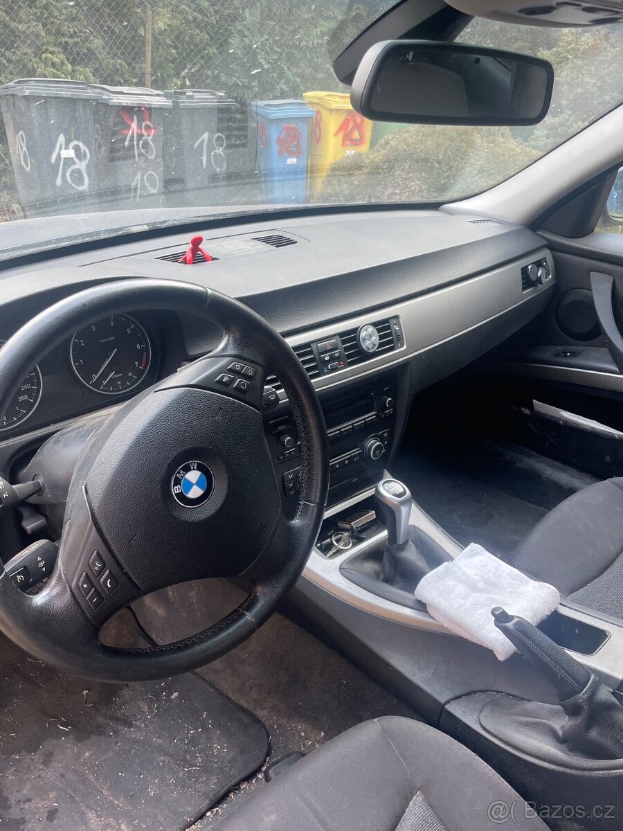 Bmw e90 318i - 4