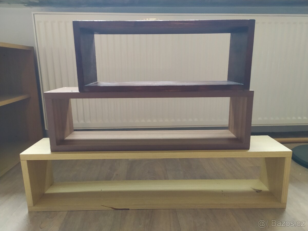 Polička , stojan na CD - 4