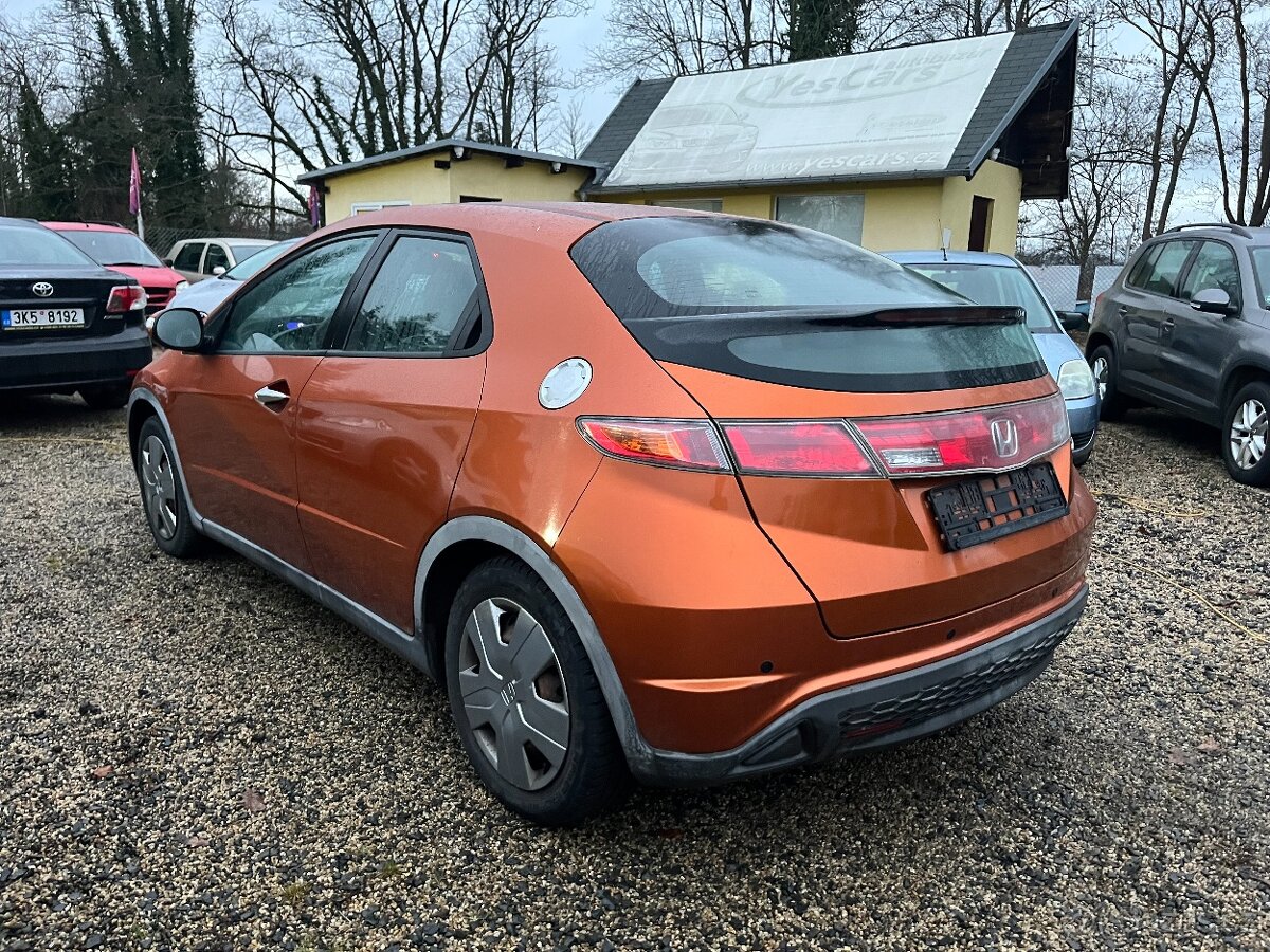 Honda Civic 1,4 - 4