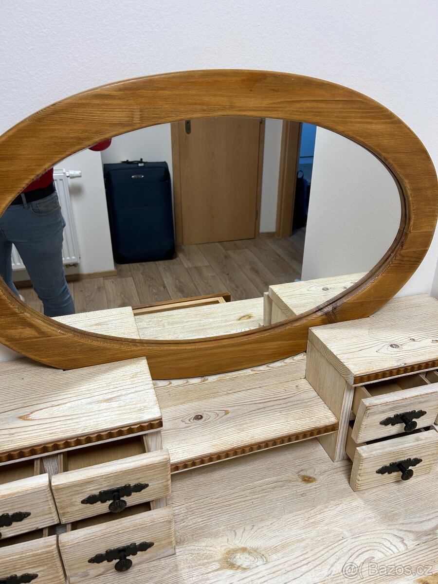 Kosmetický stolek - 4