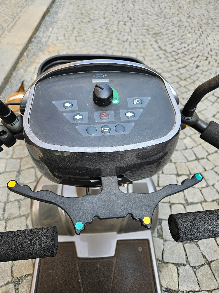 Elektrický čtyřkolový skútr - 4