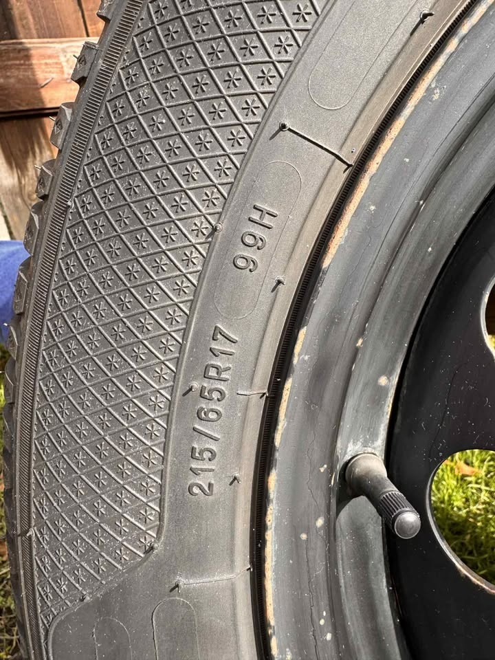 Sada kol (5x108 R17) a zimních Kleber Krisalp (215/65/17) - 4