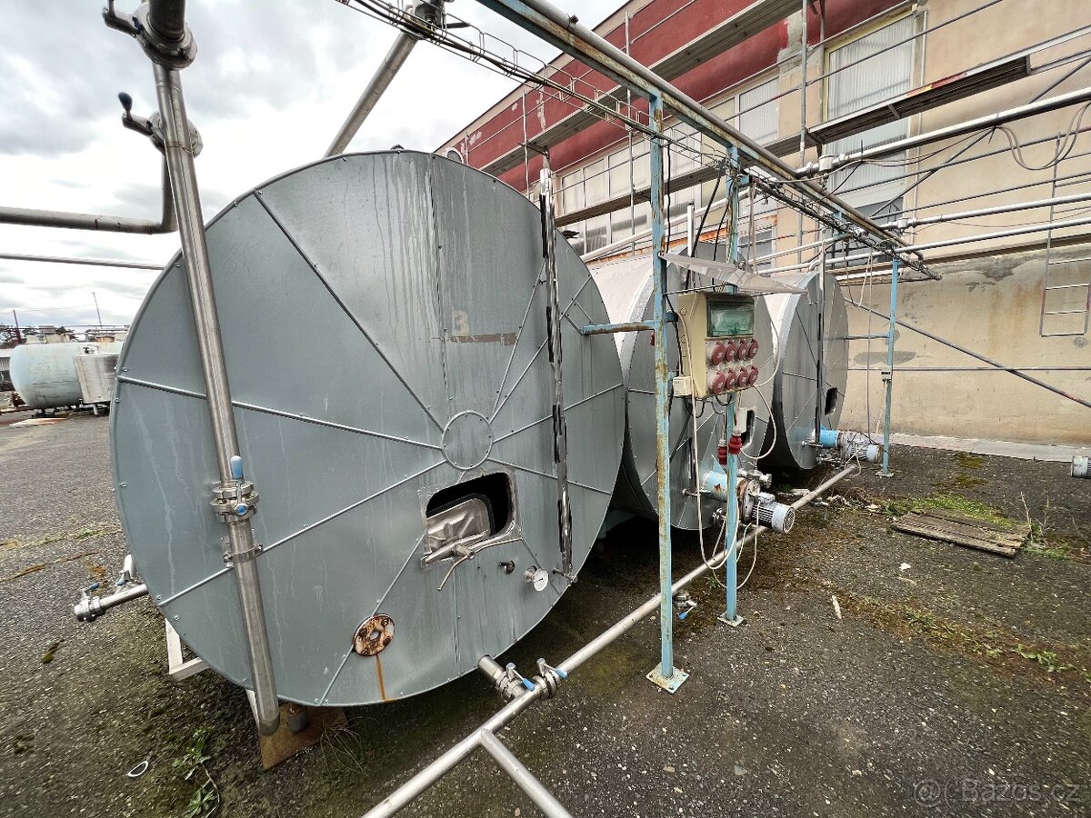 Dvouplášťová nerezová nádrž - 4