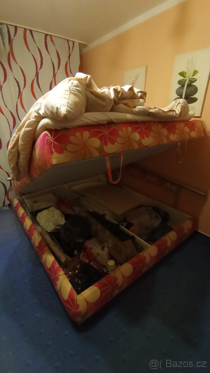 Manželská čalouněná rohová postel - 4