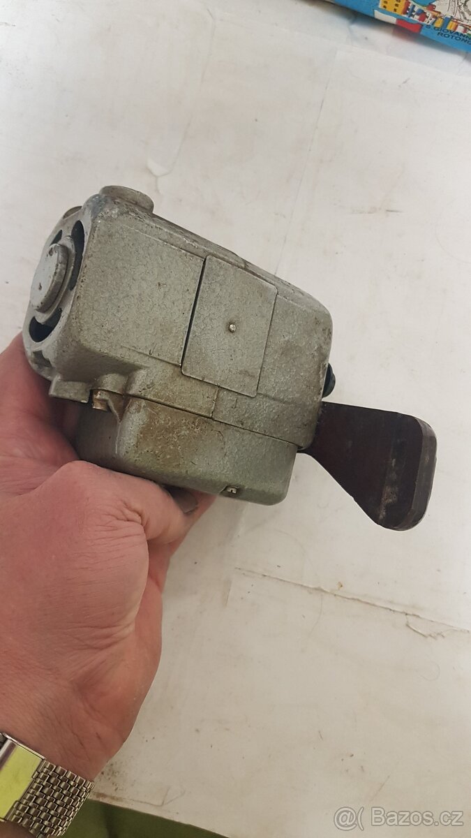 Motorek na šicí stroj - 4