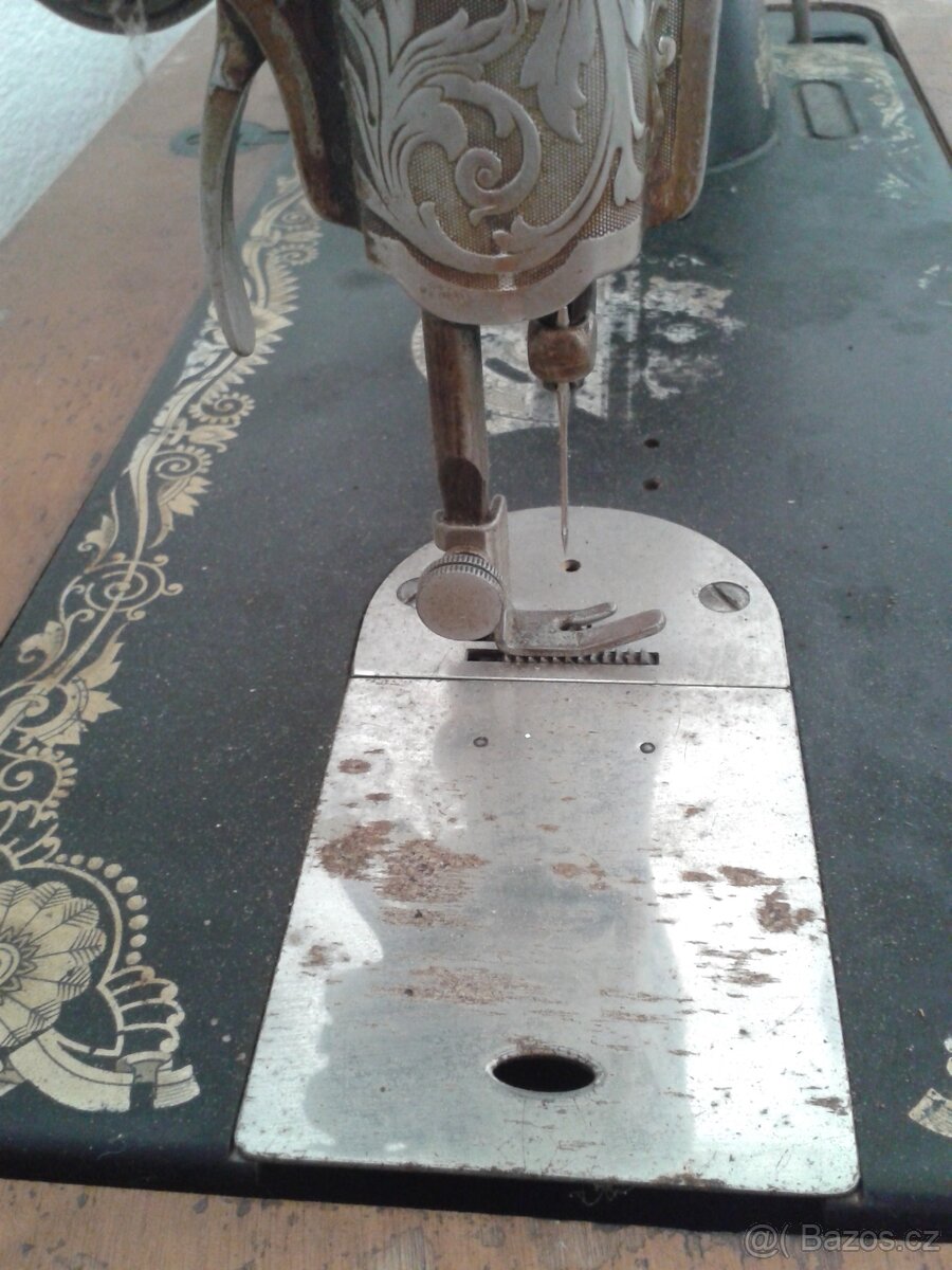 prodám starý šicí stoj Singer. - 4