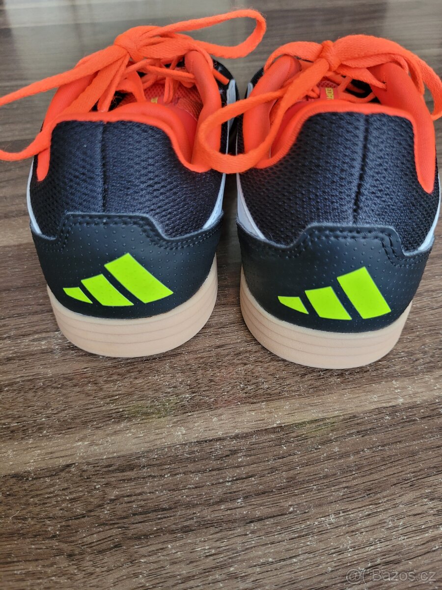 Dětské sálové Adidas Predator vel.35 - 4