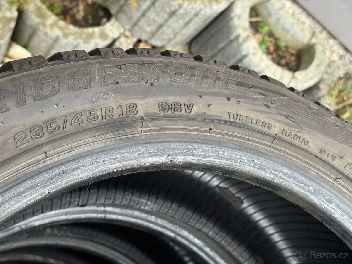 235/45 R18 - 4