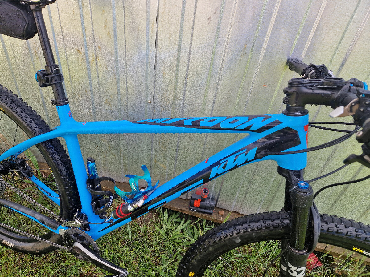 KTM Myroon Elite - carbon, velmi malo jete, 10,7kg - 4