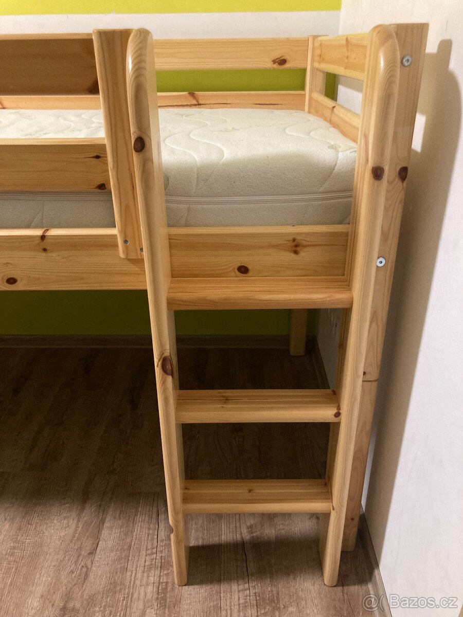 Vyvýšená patrová dětská postel masív borovice - 4