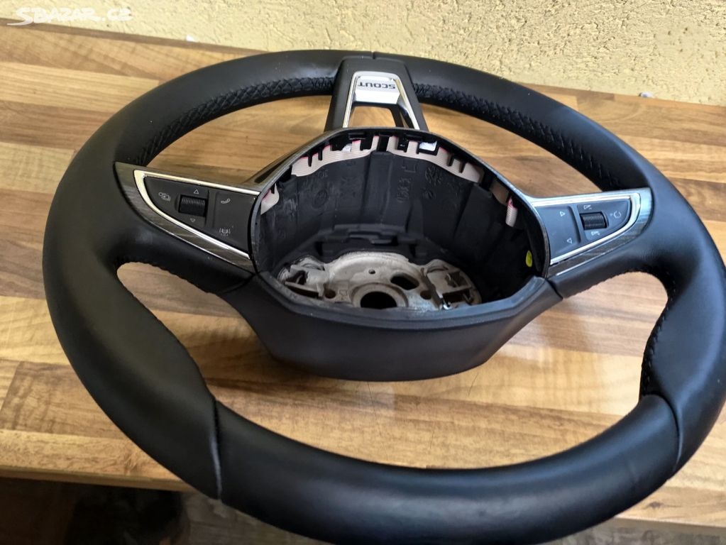 MF volant černá kůže Octavia 3 SCOUT - 4