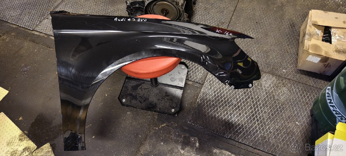 Audi A3 8v přední pravý blatník LY9T - 4