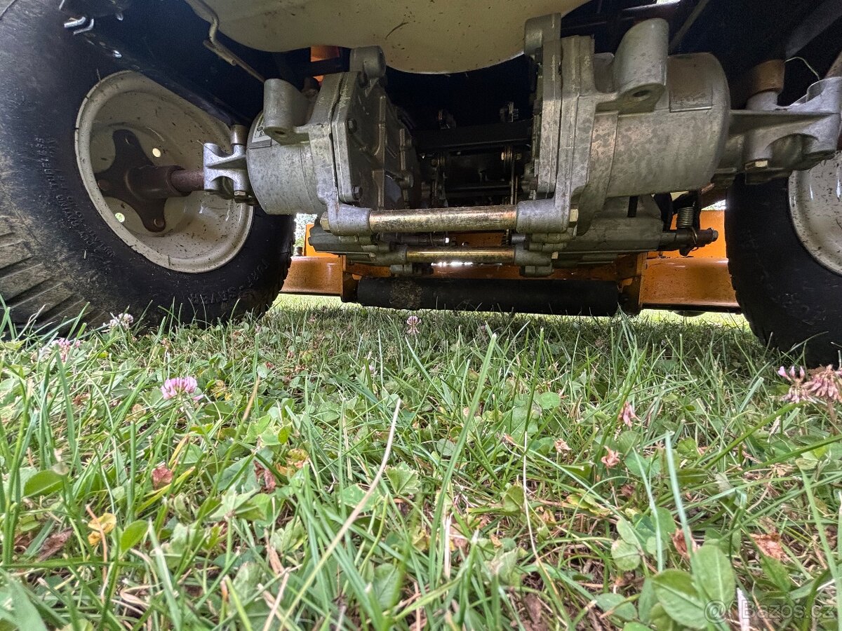 Zahradní traktor Cub Cadet i1046 - 4