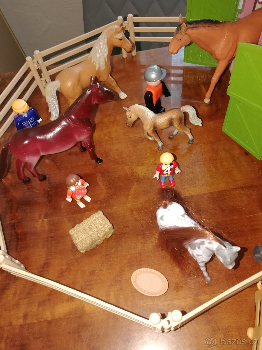 Domeček - farma pro koně Schleich - 4