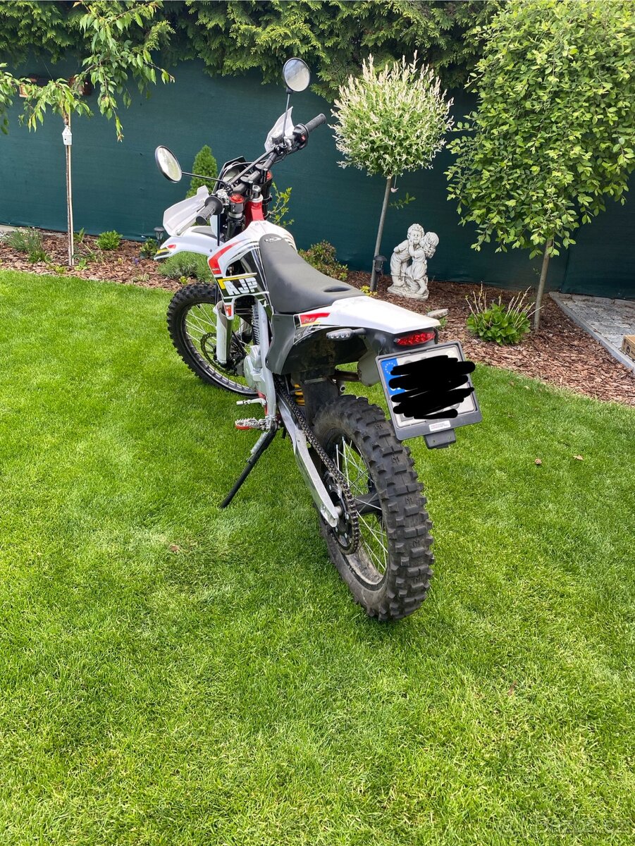 Ajp 240