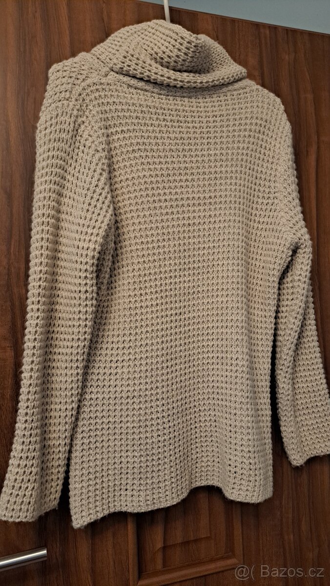 Pletený dámský svetr s knoflíky - béžový - 4