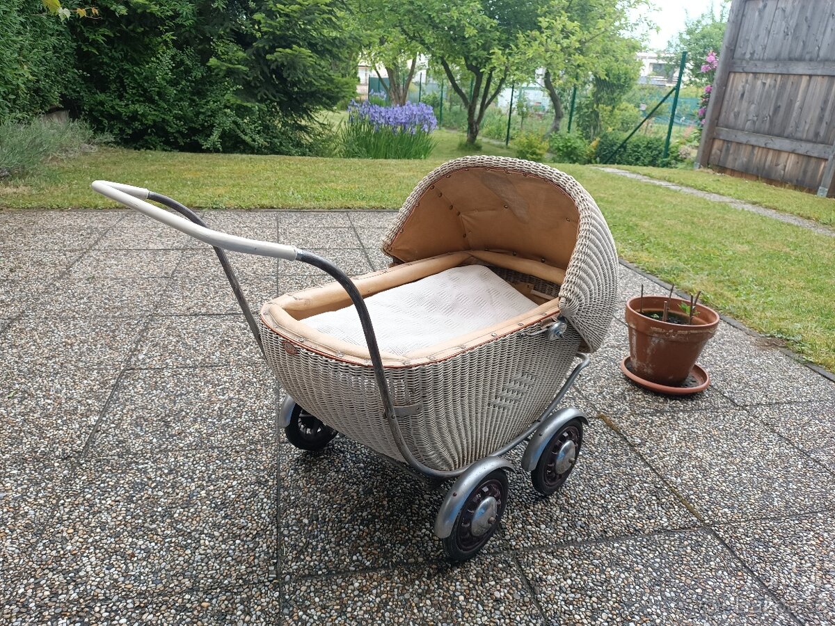 Prodám dětský retro kočárek - 4