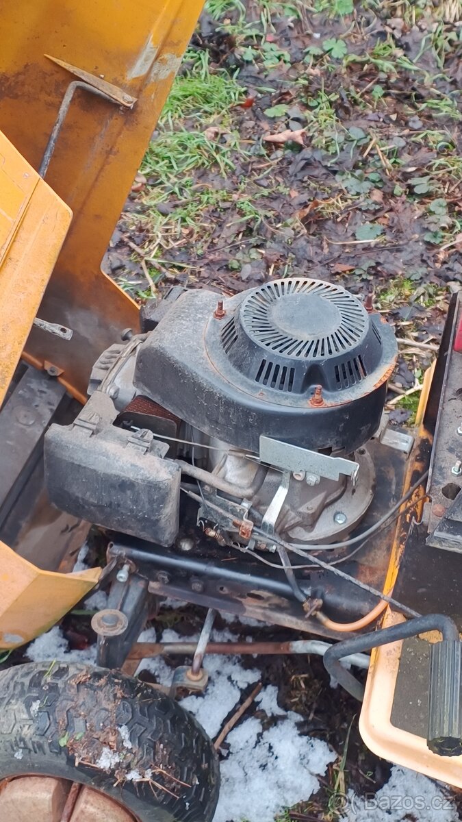 Zahradní traktor. - 4