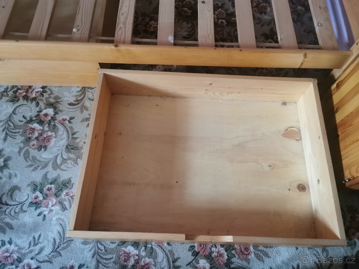 Dřevěná postel se šuplíky - 4
