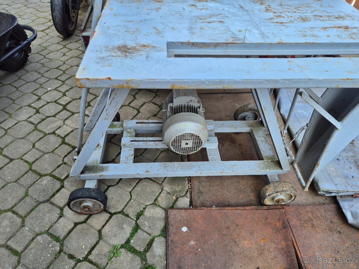 Rám cirkularky s motorem - 4