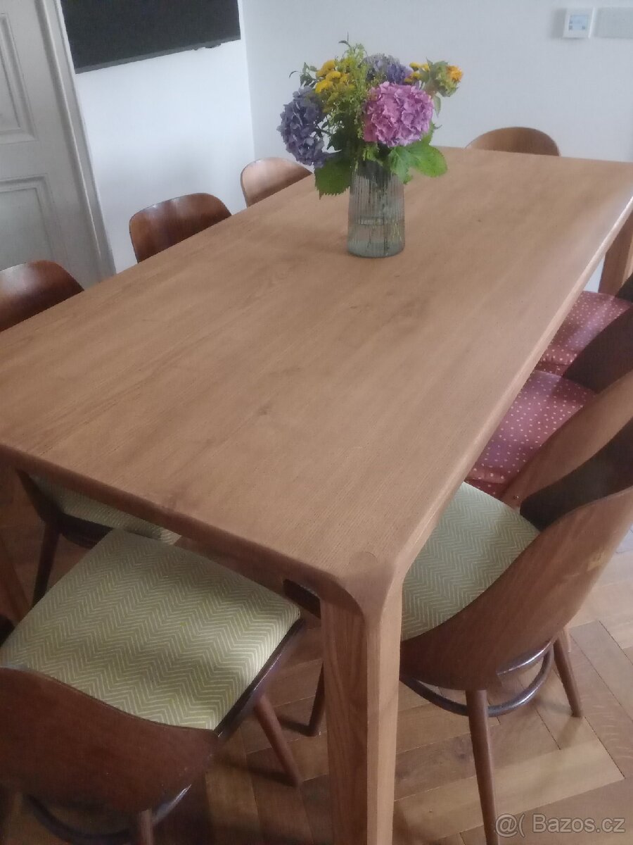 Jídelní stůl - 4