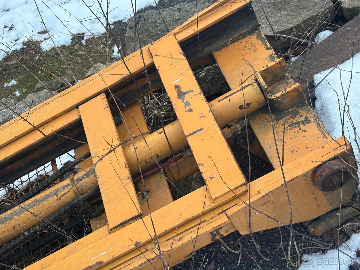 Vysokozdvižný vozík. Sloup na ještěrku nebo traktor + Vidle - 4