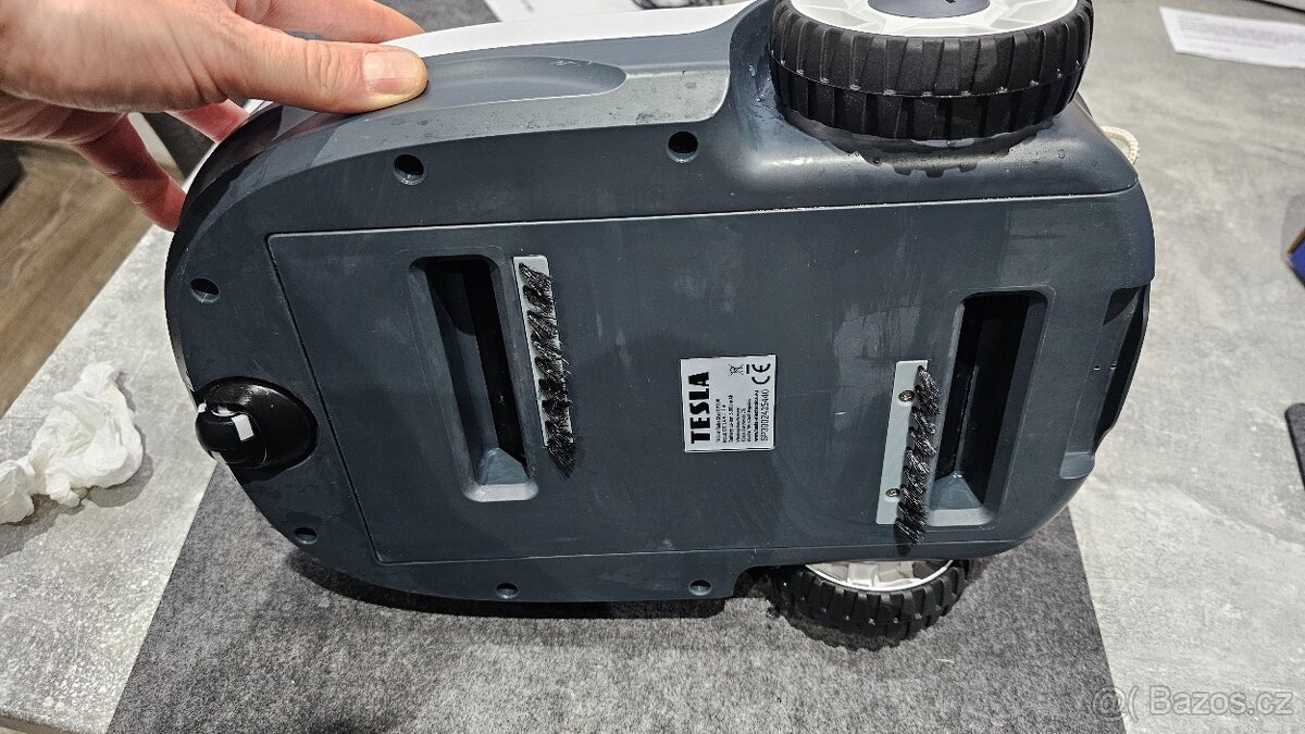 Robotický vysavač bazénu TESLA - 4