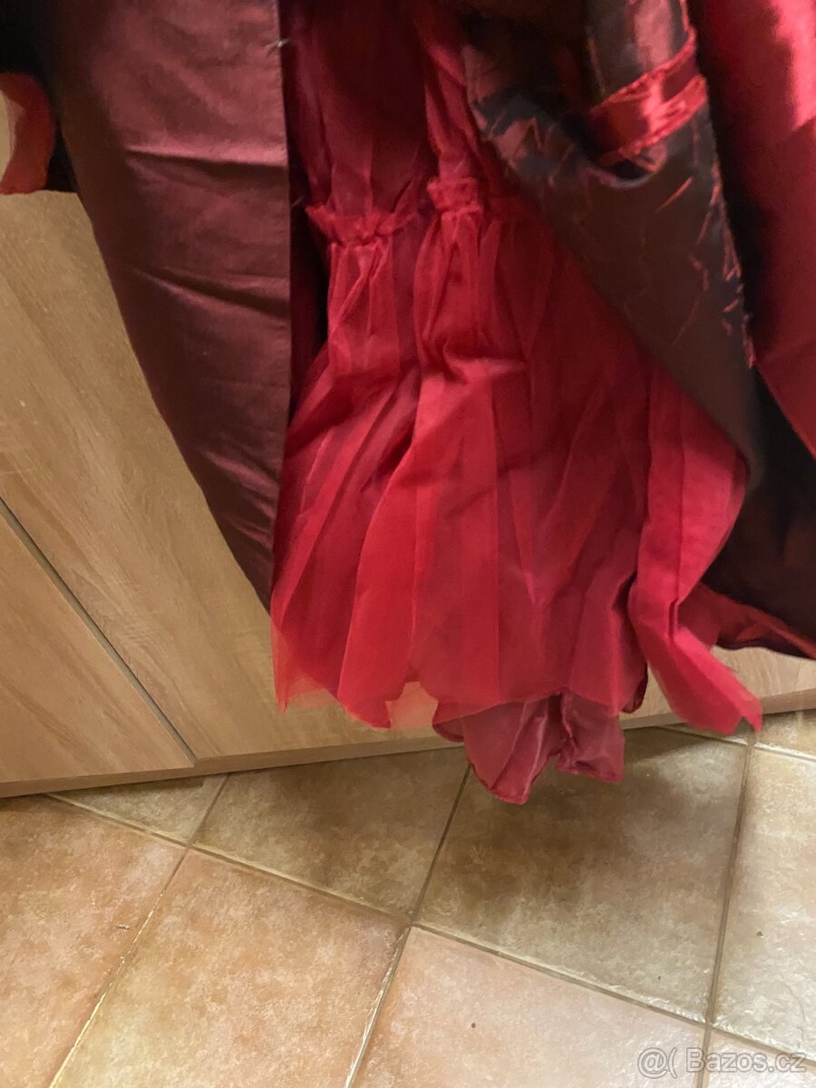 Korzetové červené šaty - 4