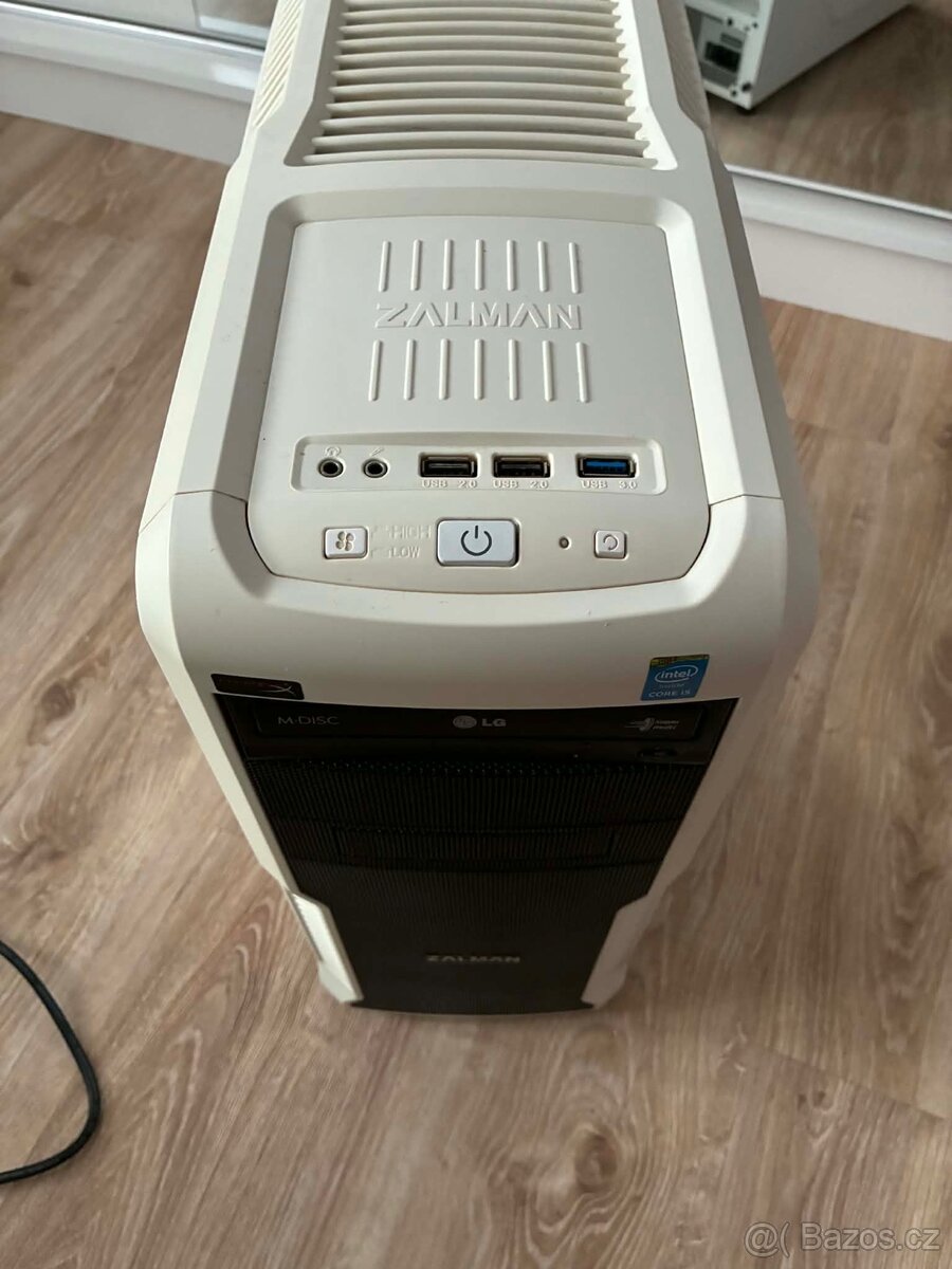 Prodám PC STOLNÍ HERNÍ - 4