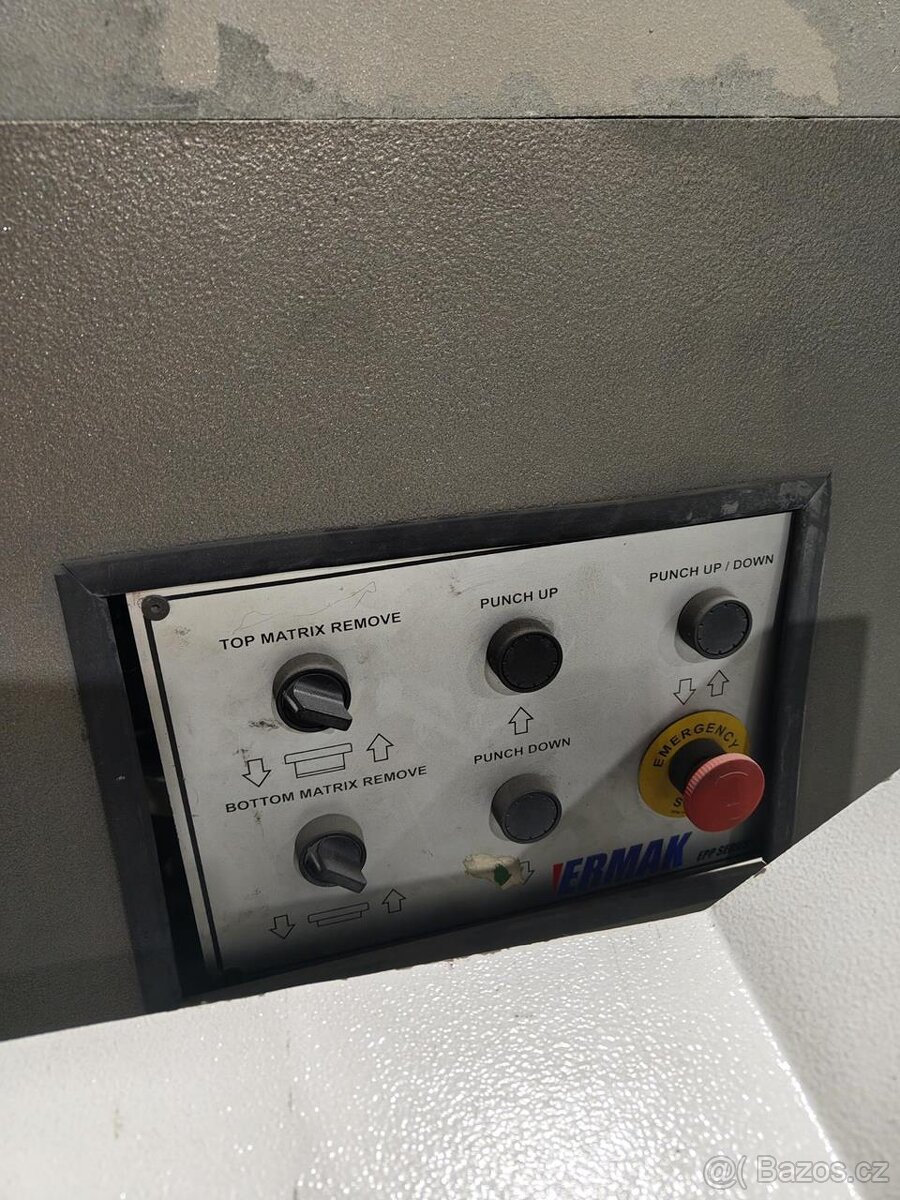 Vysekávací lis ERMAK CPP 1270x30 - 4