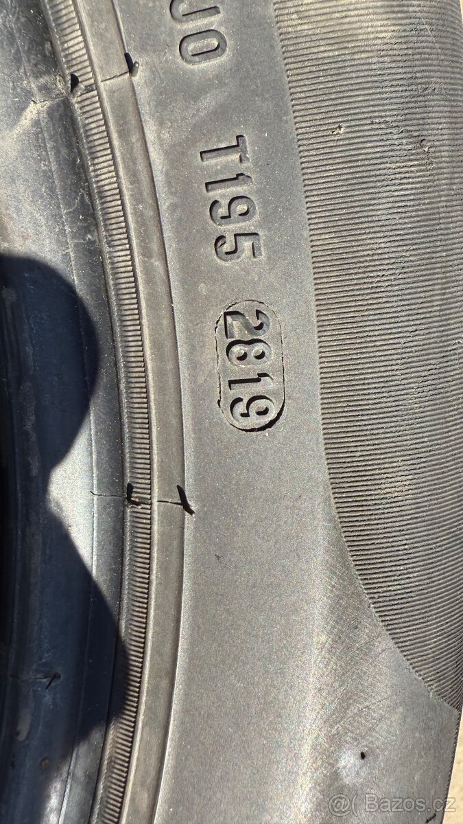 Prodám 4 ks letních pneu Pirelli 215/55 R17 94W - 4