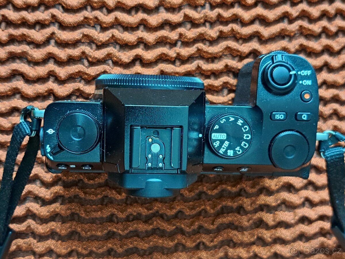 Fujifilm X-S10 tělo černý - 4