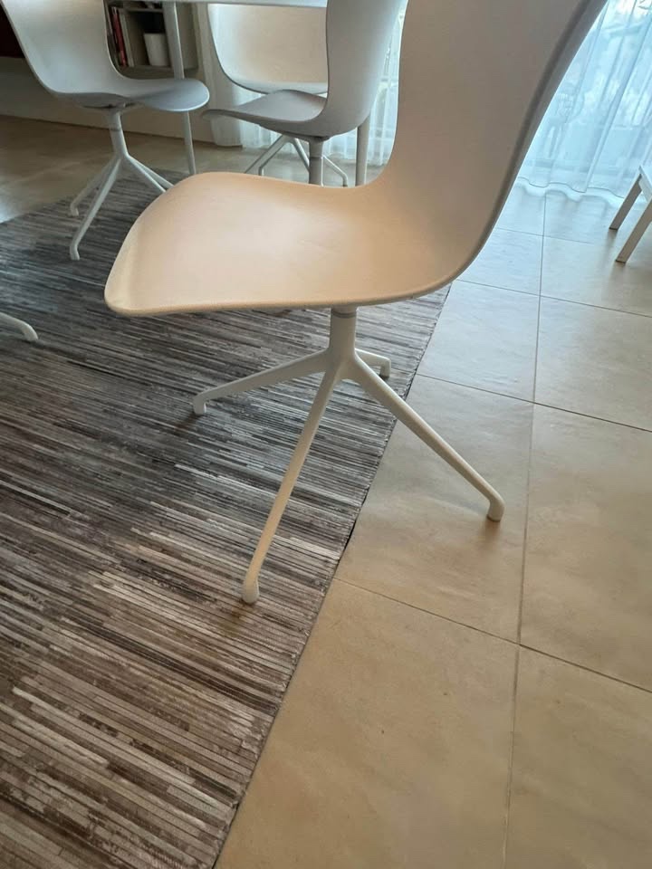 Jídelní stůl + židle BoConcept - 4