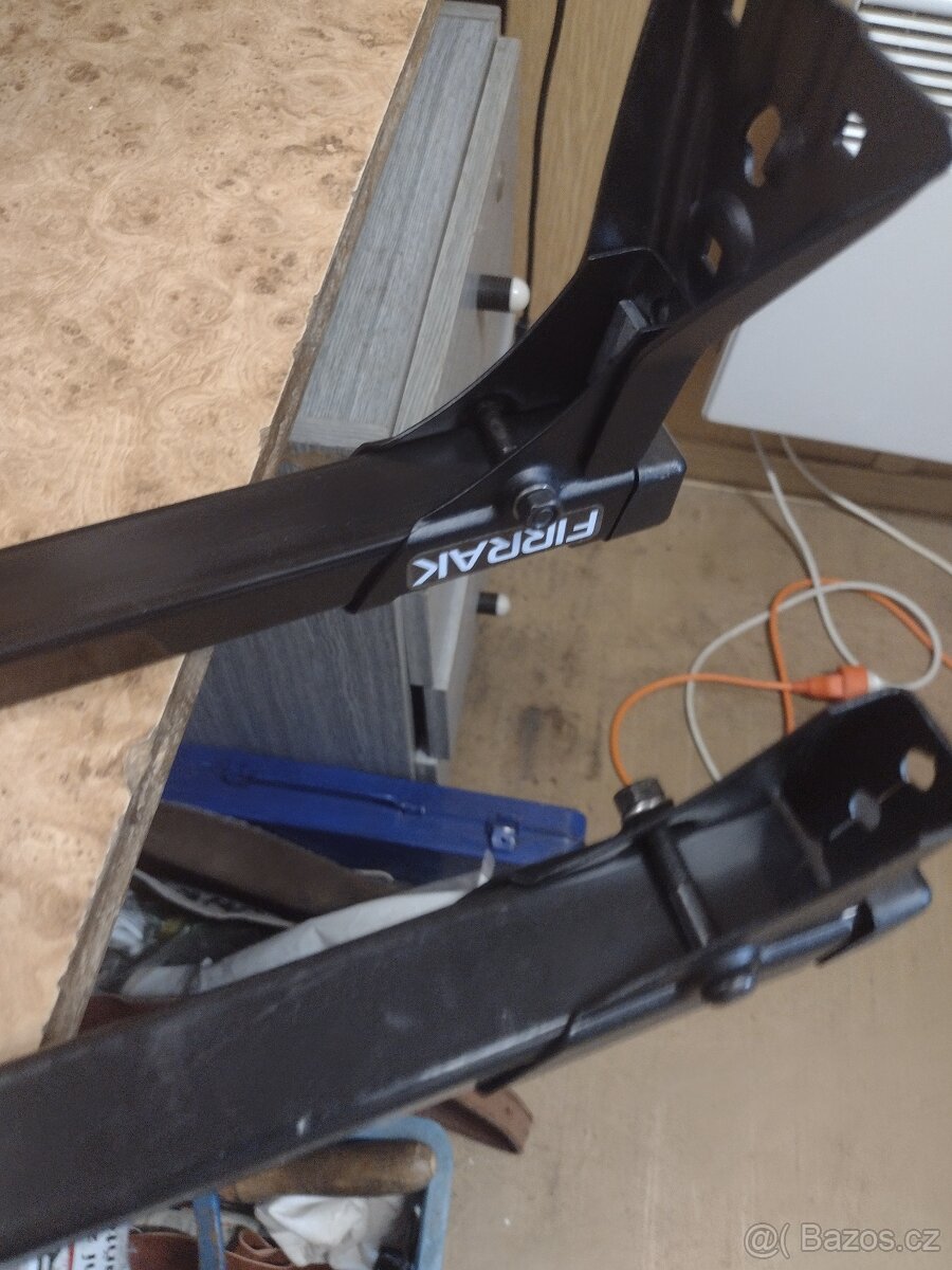 Pozinkovaný ocelový střešní nosič Renault - 4