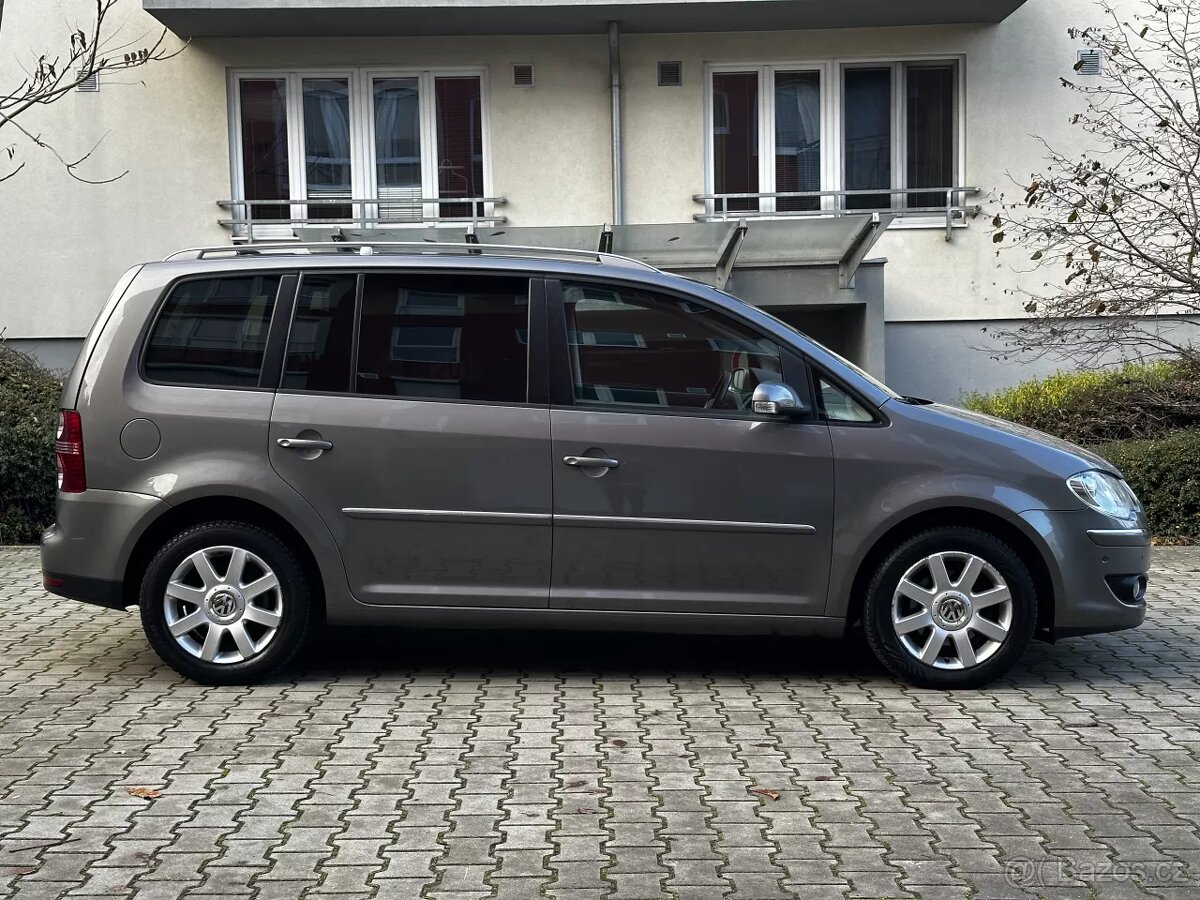Volkswagen Touran 1.4 TSI 103 kW Highline Navi ParkAssist - 4