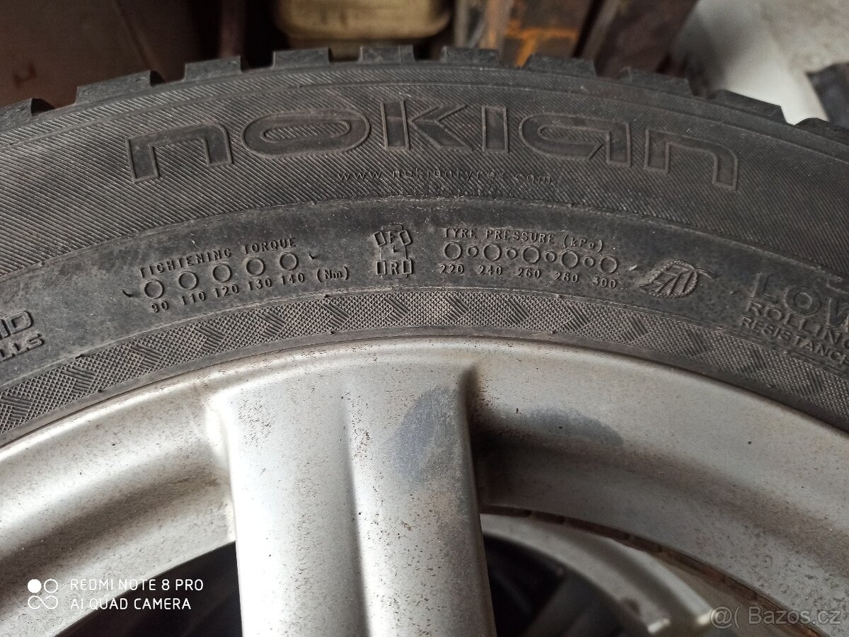 Prodám 4 zimní pneu s hřeby - 4