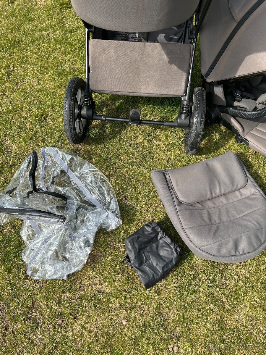 MOON Kočárek PIÚ EXTRA black chrome Anthrazit - 4