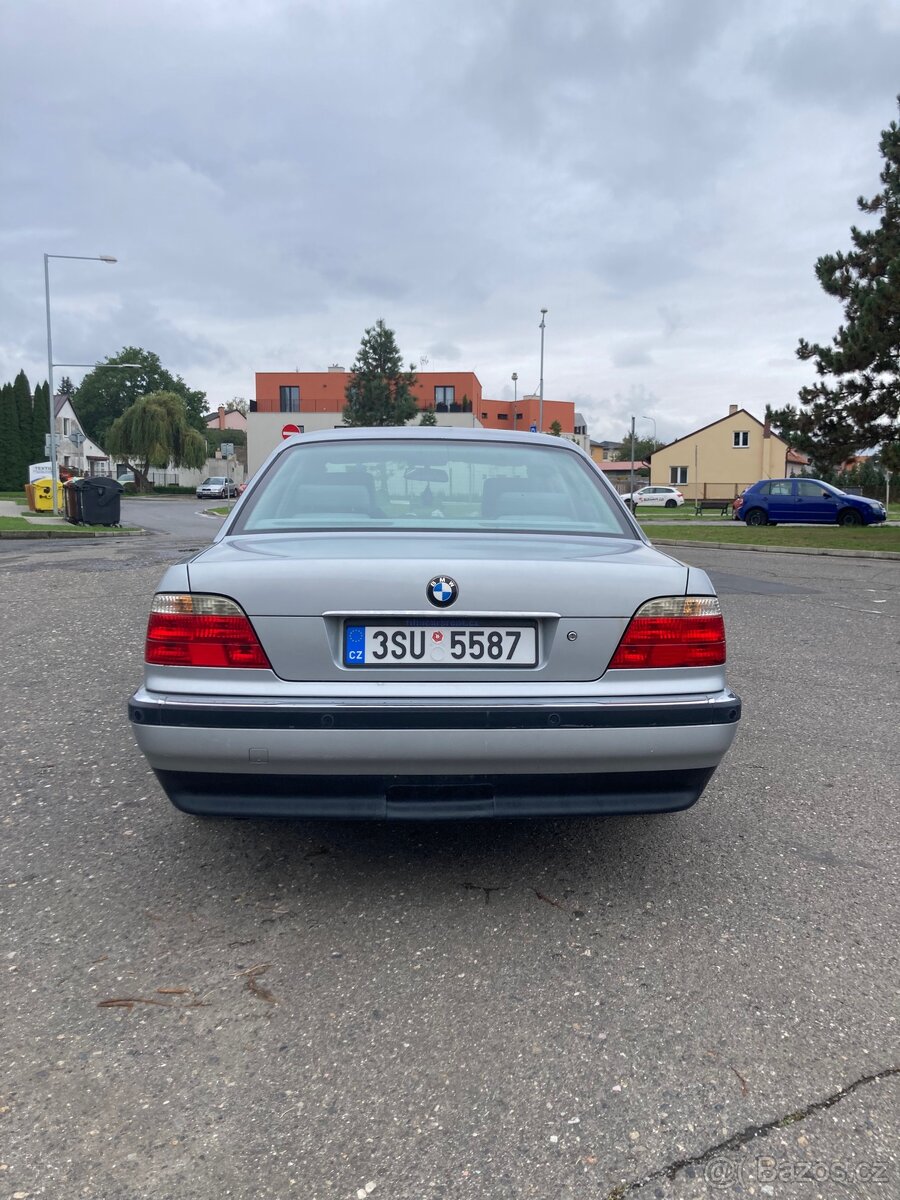 BMW E38 730i V8 - 4