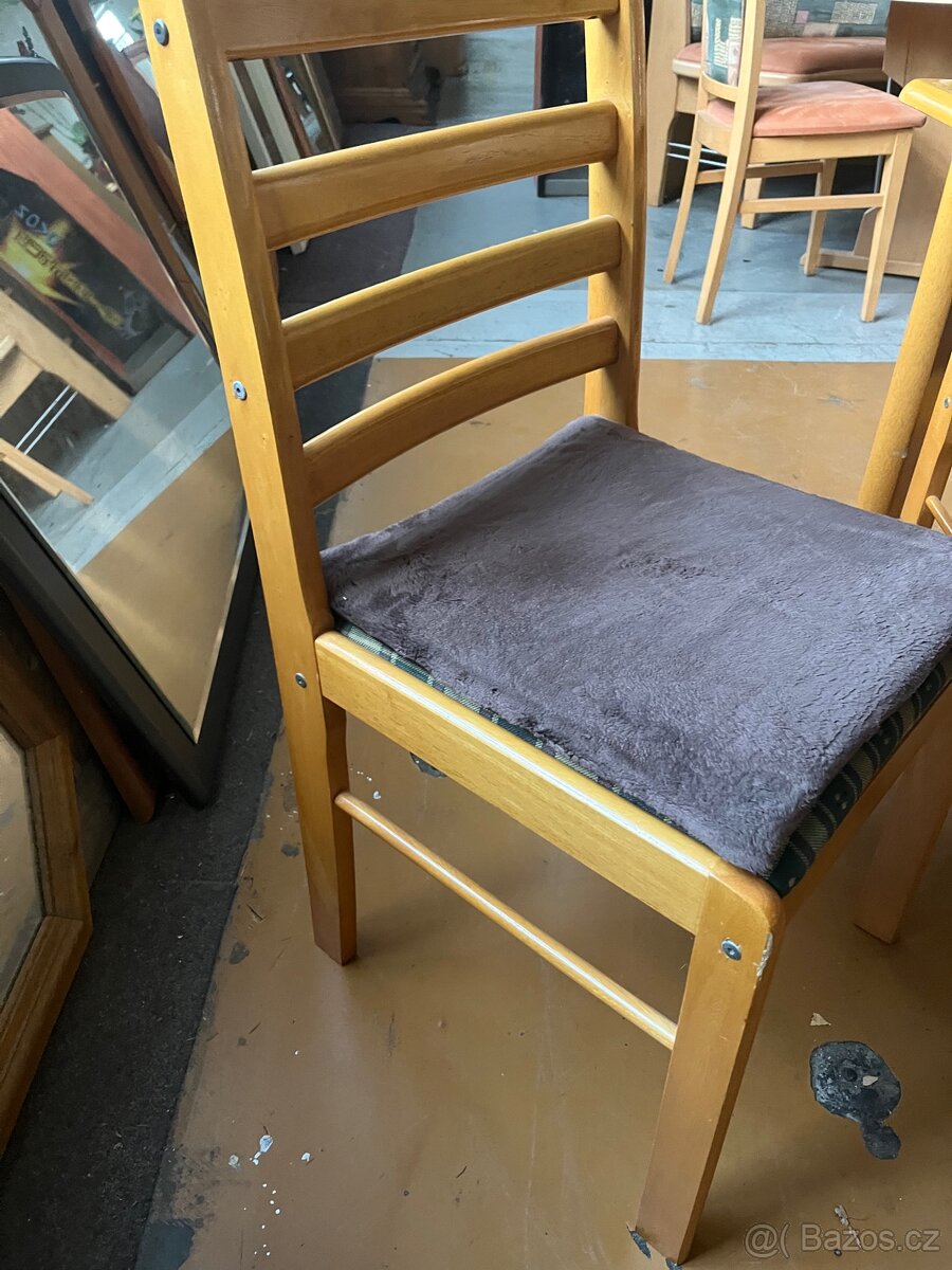 Jídelní stůl se židlemi - 4