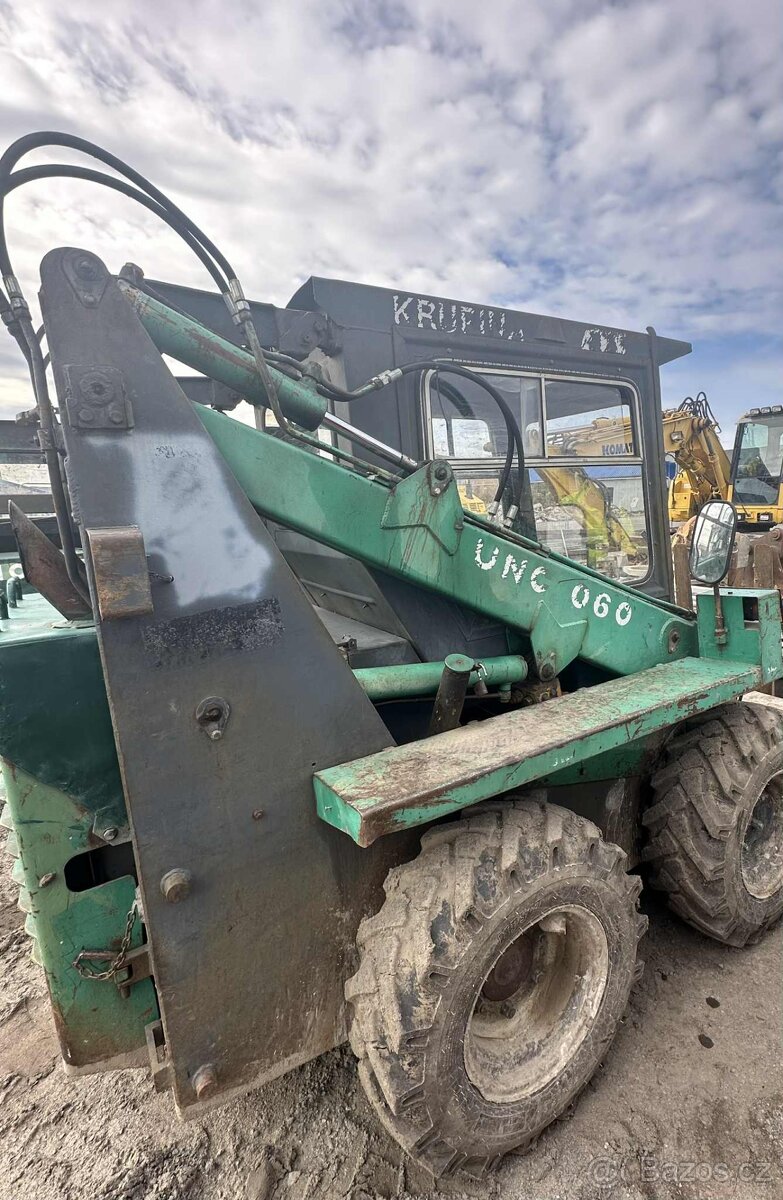 Stavební stroj UNC 060 - 4