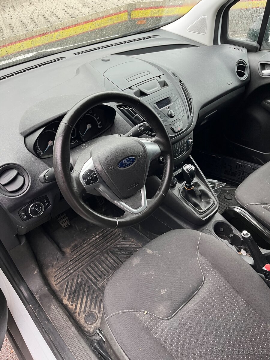 Ford Transit Courier - 4