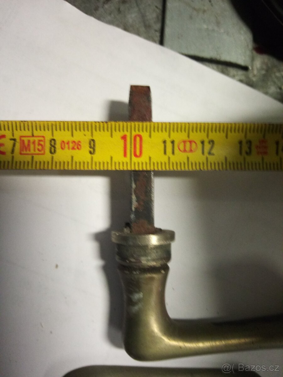 Okenní klička a - 4