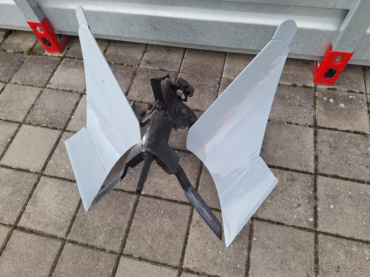 Pluh obracák Vari APH 352 - 4