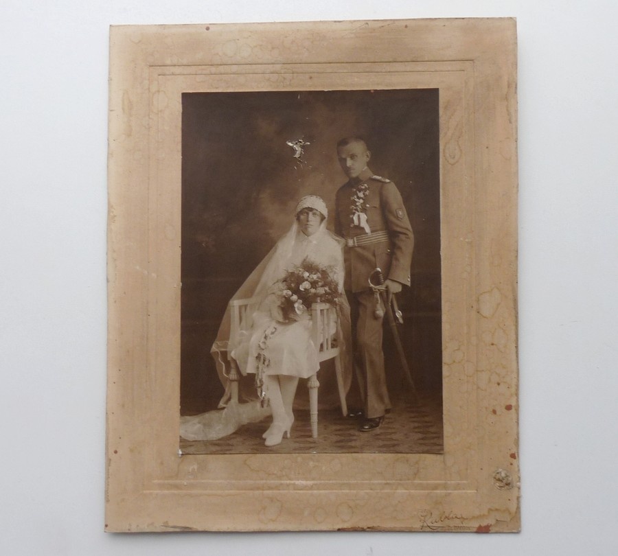 Dvě velké fotky četník Olomouc četnictvo šavle - 4