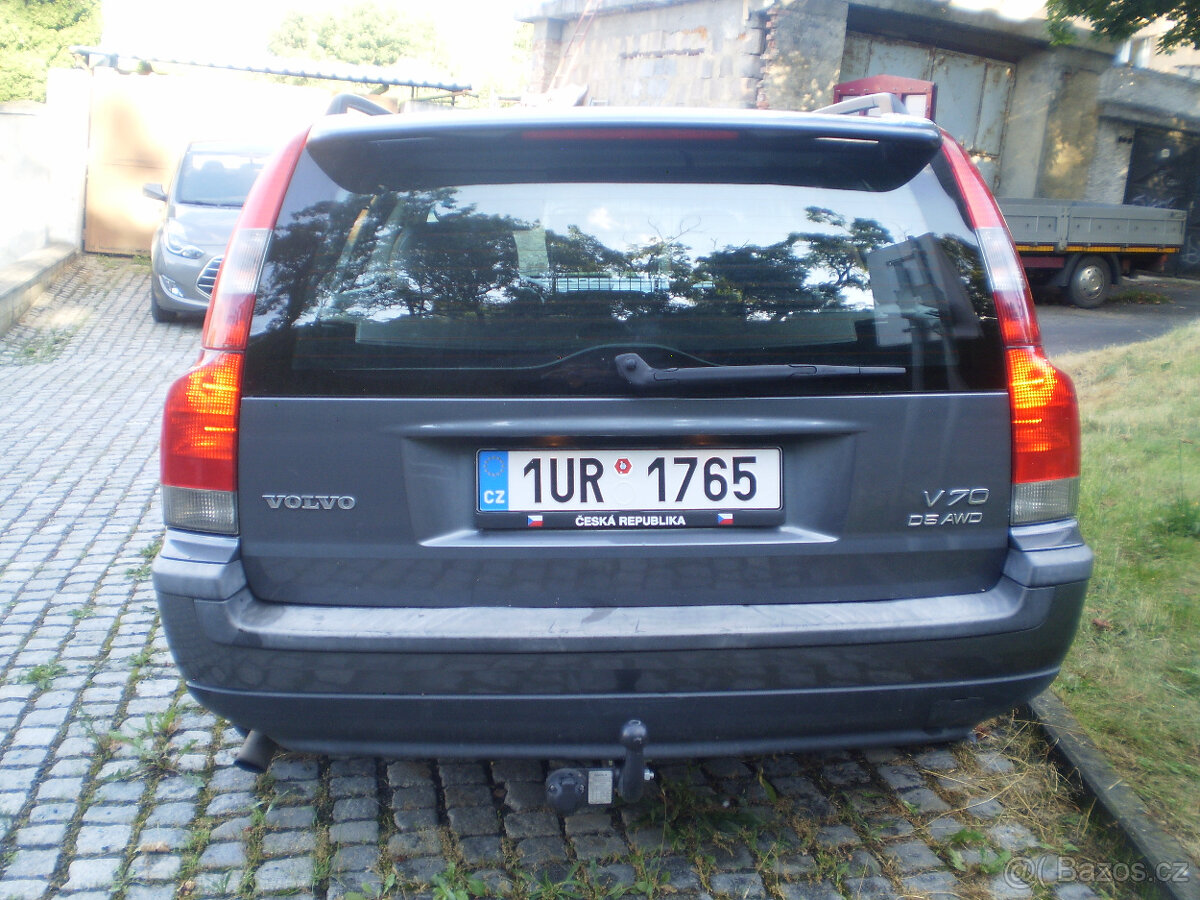 PRODÁM VOLVO V70 D5 AWD 120 kw r.v.2004 T.K.2026 4X4 - 4