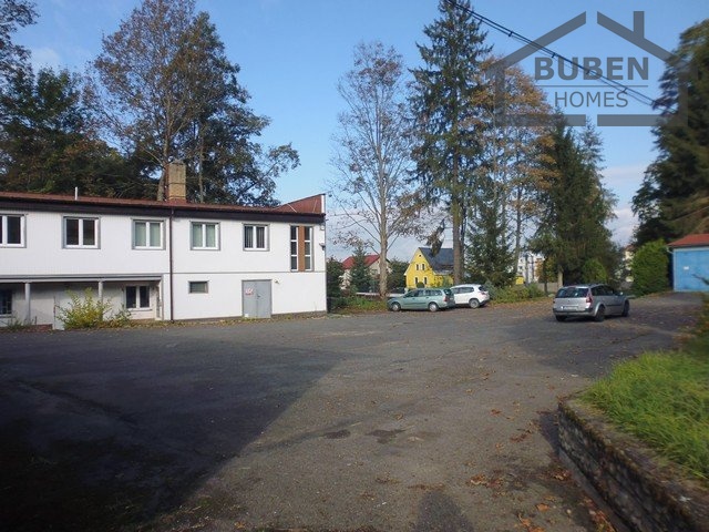 1/2 spoluvlastnického podílu areálu s administrativní budovo - 4