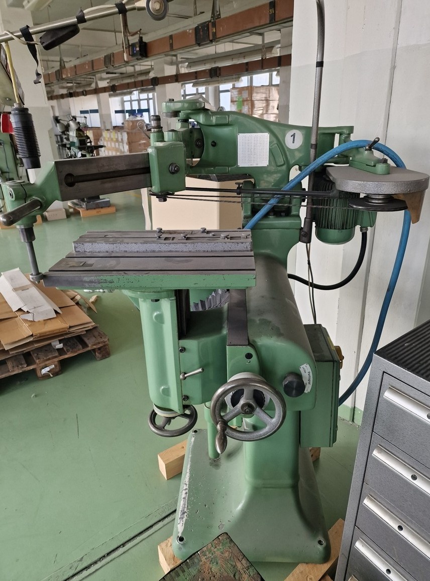 Univerzální gravírovací a tvarovací frézka Deckel GK 21 - 4