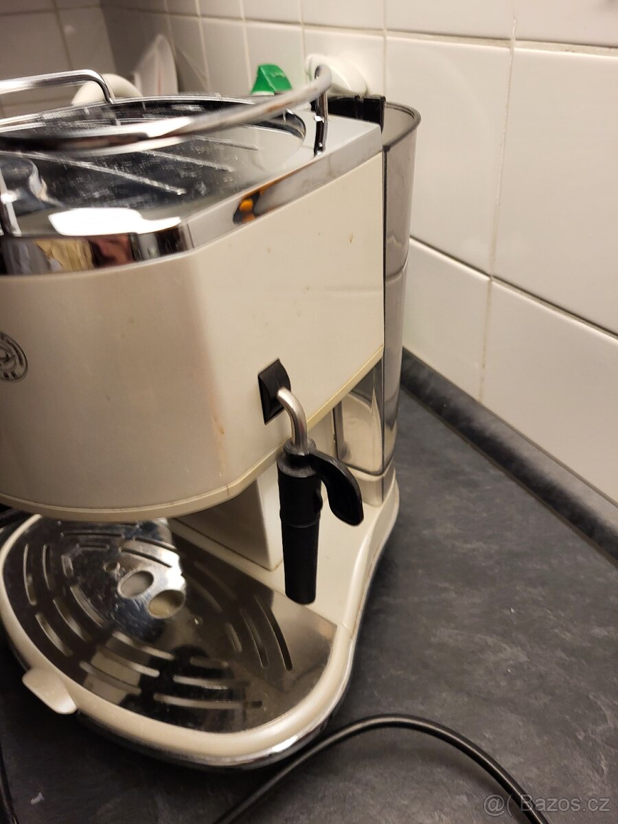 DE LONGHI PÁKOVÝ KÁVOVAR - 4